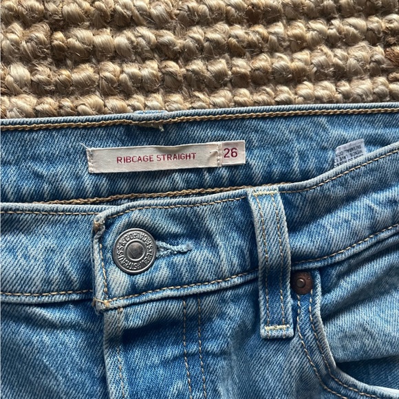 Levi’s Ribcage Straight Leg Jeans - Picture 4 of 6